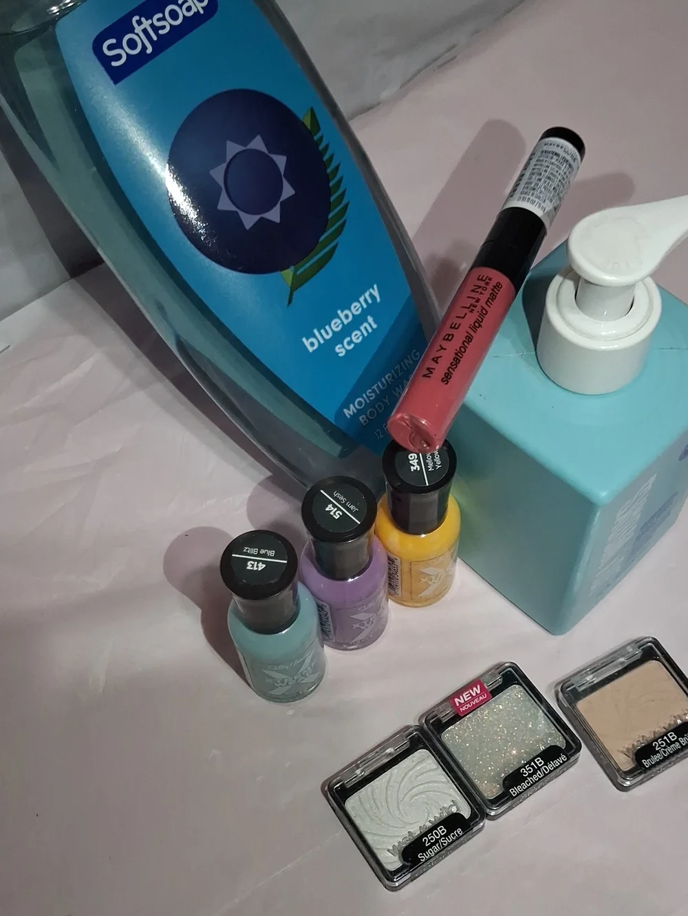 ✨ NIB 9-Piece Beauty & Bath Bundle - Softsoap, BBW, Maybelline, Wet n Wild ✨
